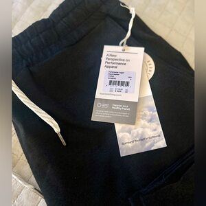 Vuori Performance Jogger